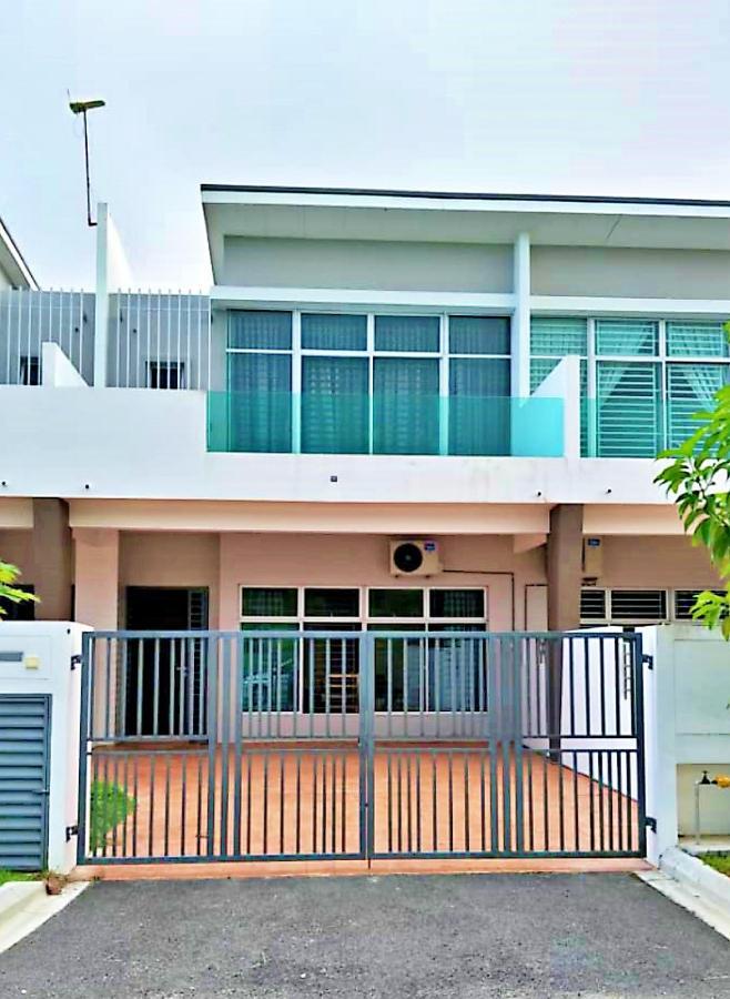 Desaru Cosy Homestay - Near Waterpark, Beach, Rapid -Wifi, Tvbox, Steamboat, Bbq Available Eksteriør billede