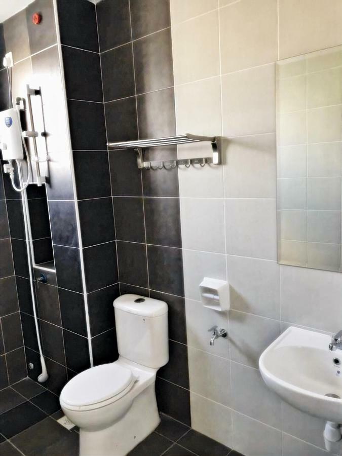 Desaru Cosy Homestay - Near Waterpark, Beach, Rapid -Wifi, Tvbox, Steamboat, Bbq Available Eksteriør billede